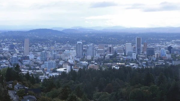Portland, Oregon şehir merkezi bir Misty görünümünü