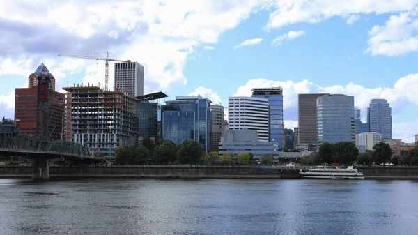 Weergave Van Portland Oregon Een Mooie Zonnige Dag Door Rivier — Stockfoto