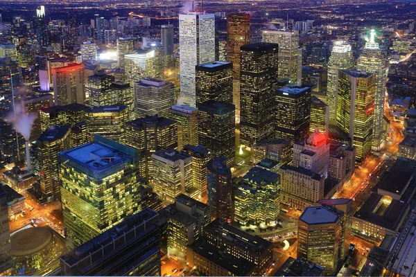 夜の空中のトロント市内中心 — ストック写真