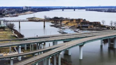 Memphis 4k, Mississippi Nehri üzerinde köprüsünde Timelapse 