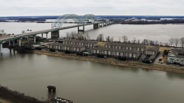 Timelapse Bridge Obejmujące Rzekę Missisipi Memphis — Wideo stockowe