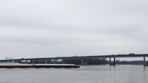 田纳西州孟菲斯4K 的时光过去密西西比河驳船 — 图库视频影像