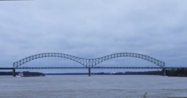 Memphis, TN 4k tarafından Mississippi Nehri mavna görünümü