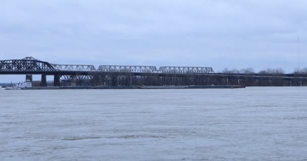 Vista Barcaza Del Río Mississippi Por Memphis Tennessee — Vídeo de stock