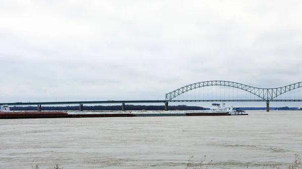 Uma Barcaça Modo Exibição Mississípi Por Memphis — Fotografia de Stock