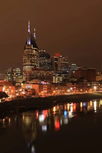 Vertical Nashville, Tennessee centro città di notte — Foto Stock