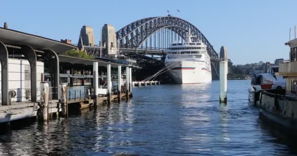 オーストラリアのシドニーハーバーブリッジと港 — ストック動画