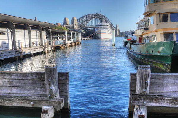 Γέφυρα του Σίδνεϊ και λιμάνι στην Αυστραλία — Φωτογραφία Αρχείου