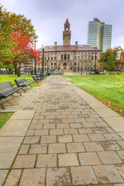 Verticale weergave van het stadhuis in Worcester, Massachusetts — Stockfoto