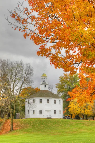 Verticaal van de oude ronde kerk in Richmond in Vermont — Stockfoto