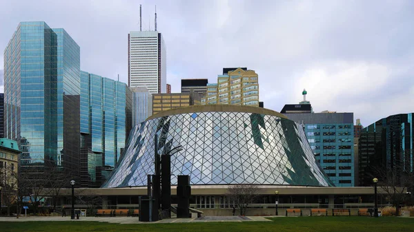 Рой Томпсон хол в Торонто, Канада — стокове фото