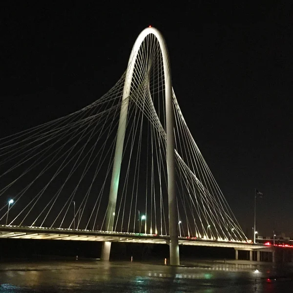 Vista de formato quadrado da ponte em Dallas — Fotografia de Stock