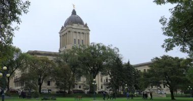 Winnipeg, Manitoba, Kanada - 24 Eylül 2019: Manitoba Yasama Binası Winnipeg, Kanada 4k, 24 Eylül 2019