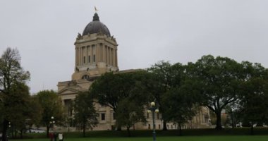Winnipeg, Manitoba, Kanada - 24 Eylül 2019: Manitoba Yasama Binası, Winnipeg, Kanada 4k, 24 Eylül 2019, Winnipeg