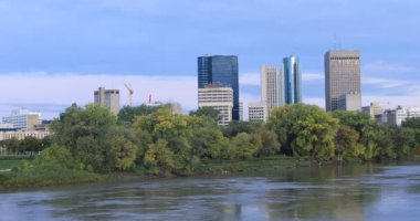 Güneşli bir günde Winnipeg ufuk çizgisi