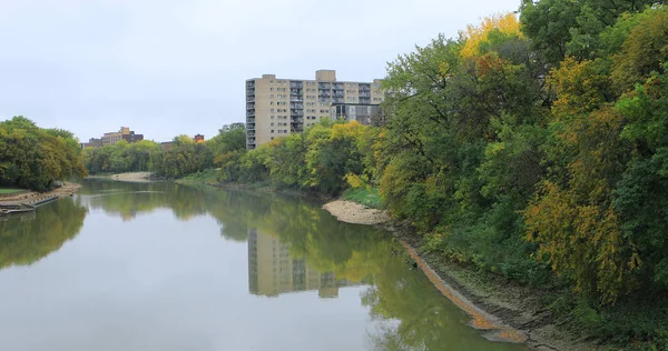 Kilátás Assiniboine folyó Winnipeg, Kanada — Stock Fotó