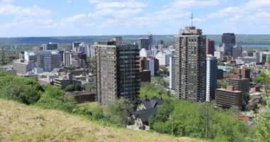 Hamilton, Ontario 4K ekspres yolu ile gökyüzü