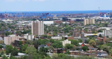 Hamilton, Ontario ve Skyway köprüsü arka planda 4K