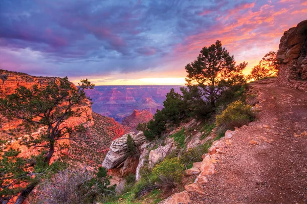 Ein Sonnenuntergang Auf Dem Grand Canyon Trail — Stockfoto