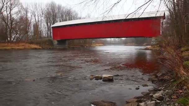 加拿大魁北克Des Rivieres覆盖桥景观 — 图库视频影像