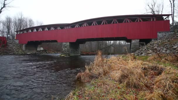 Καλυμμένη Γέφυρα Powercourt Στο Κεμπέκ Καναδάς — Αρχείο Βίντεο