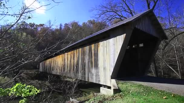 Προβολή Του Bennet Mills Καλυμμένη Γέφυρα Στο Κεντάκι Ηνωμένες Πολιτείες — Αρχείο Βίντεο