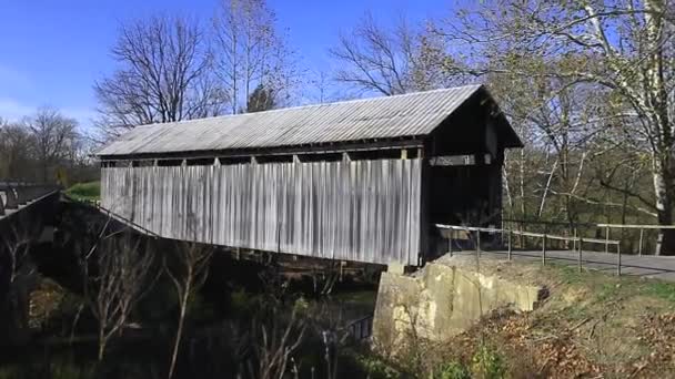 リンゴズミル屋根付き橋 アメリカ合衆国ケンタッキー州 — ストック動画