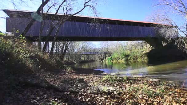 Oldtown Καλυμμένη Γέφυρα Στο Κεντάκι Ηνωμένες Πολιτείες — Αρχείο Βίντεο