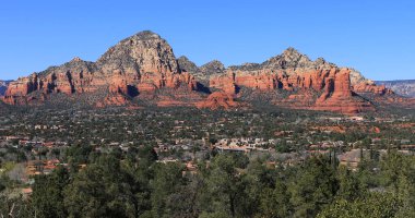 Sedona sahnesi, ABD Havaalanı Patikası 'ndan geniş bir manzara.