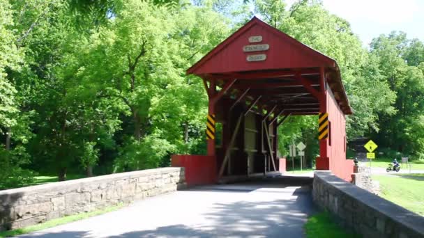 Ebenezer Covered Bridge Pennsylvania Estados Unidos — Vídeo de stock