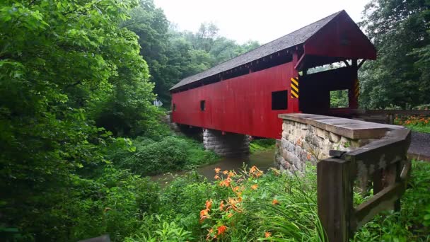 Widok Longdon Covered Bridge Pensylwanii Stany Zjednoczone Ameryki — Wideo stockowe