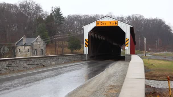 Szene Der Pine Grove Forge Covered Bridge Pennsylvania Vereinigte Staaten — Stockvideo
