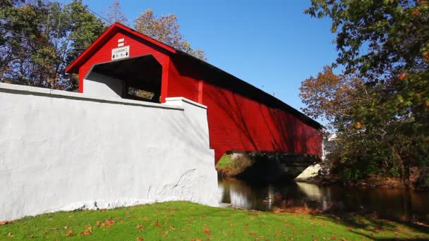 Widok Rexs Covered Bridge Pensylwanii Stany Zjednoczone Ameryki — Wideo stockowe