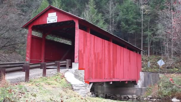 Sam Eckman Covered Bridge Pennsylvania Estados Unidos — Vídeo de stock