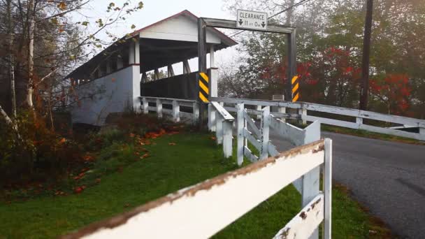 Blick Auf Die Snooks Covered Bridge Pennsylvania Usa — Stockvideo