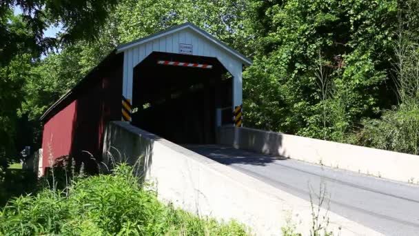 Baumgardner Covered Bridge Pennsylvania Usa — Stockvideo