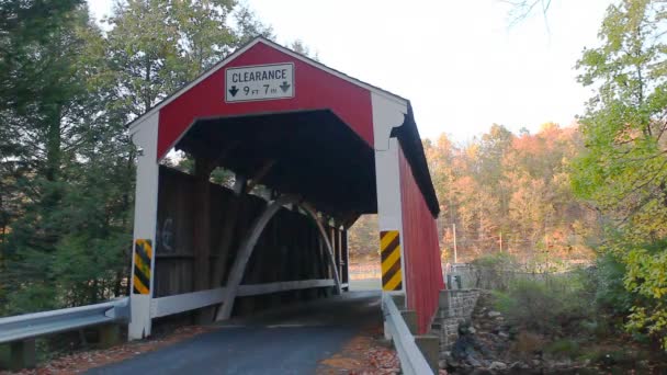 Zimmerman Covered Bridge Pennsylvania Estados Unidos — Vídeo de stock