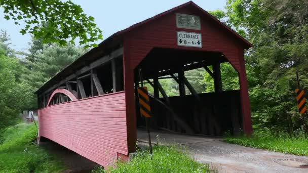 Cogan House Covered Bridge Pennsylvania Estados Unidos — Vídeo de stock