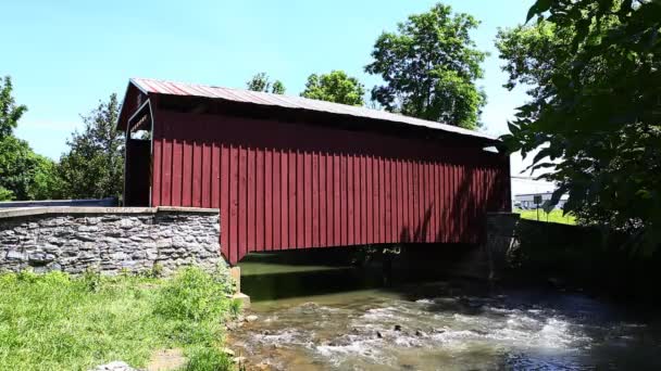 Landis Mill Covered Bridge Pennsylvania Estados Unidos — Vídeo de stock