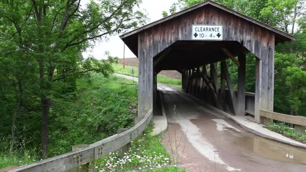Widok Luther Mills Covered Bridge Pensylwanii Stany Zjednoczone Ameryki — Wideo stockowe