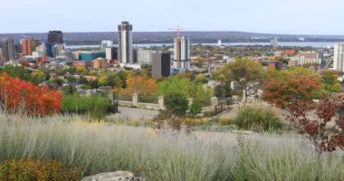 Hamilton, Ontario 'nun 4K sonbaharındaki renkli sahnesi