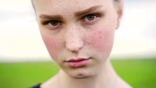 Close Portrait Sad Calm Green Eyed Young Girl Freckles Brown — Stock Video