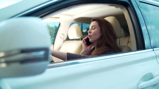 Business Lady Sitting Luxury White Car Talking Phone View Street — Stock Video