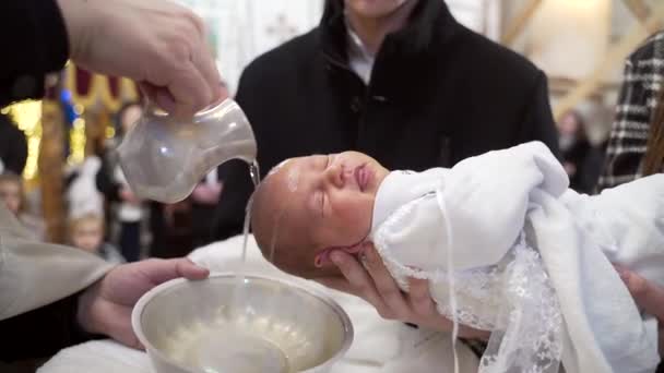 Дитяче Хрещення Святій Воді Хрещення Шрифті Жертвоприношення Хрещення Дитина Бог — стокове відео