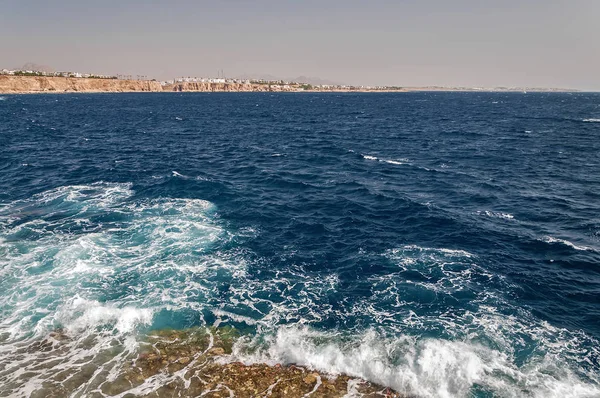 Vacanze in Egitto. Vacanze estive a Sharm El Sheikh. Il mare rosso egiziano — Foto Stock