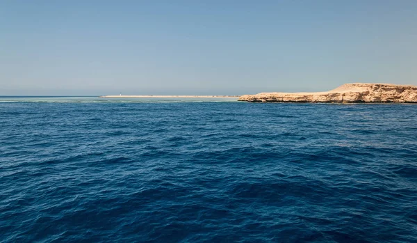 Sinajským Pohořím Malebnou Krajinu Rudého Moře Egyptě Výlet Lodí Pobřeží — Stock fotografie