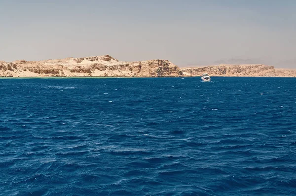 Sinajským Pohořím Malebnou Krajinu Rudého Moře Egyptě Výlet Lodí Pobřeží — Stock fotografie