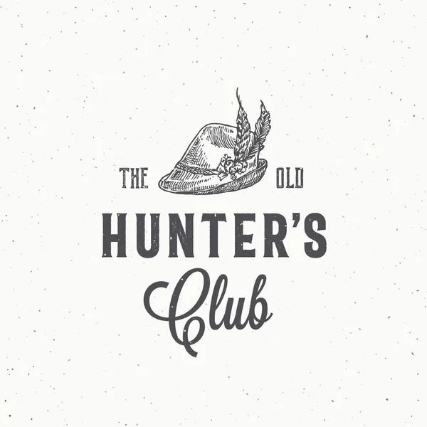 Old Hunters Club Abstrakcyjny znak wektorowy, symbol lub szablon logo. Tyrolski kapelusz myśliwski z szkicem piór Rysunek z typografią retro i teksturą shabby. Emblemat stylu grawerowania vintage. — Wektor stockowy