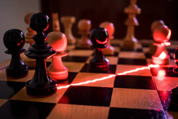 Échecs Bois Est Dessiné Mouvement Avec Une Lumière Rouge — Photo