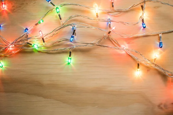 Luces Navidad Coloridas Una Mesa Madera — Foto de Stock